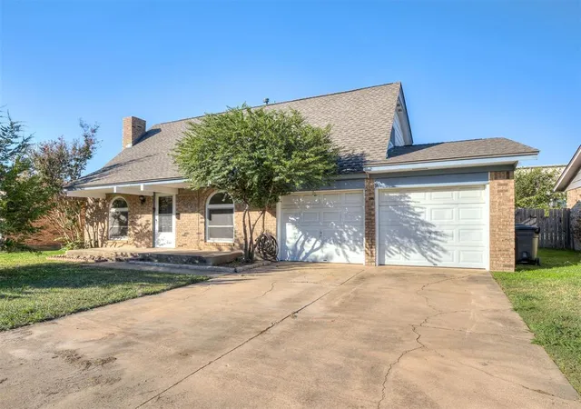 Photo 1 of Single family home for sale at 1117 Kings Ct, Moore, OK 73160 | MLS# 1255854 | Listing updated on 2026-10-30