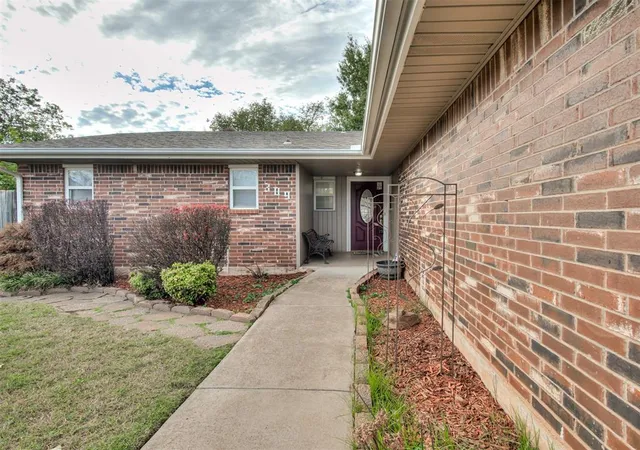 Photo 3 of Single family home for sale at 309 S Bouziden Dr, Moore, OK 73160 | MLS# 1255855 | Listing updated on 2026-10-30