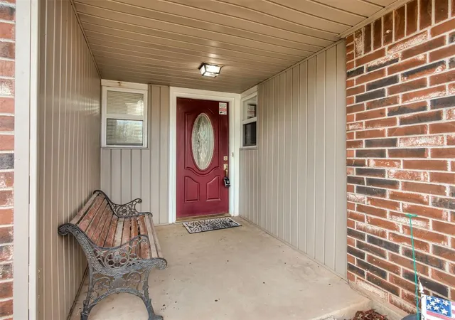 Photo 4 of Single family home for sale at 309 S Bouziden Dr, Moore, OK 73160 | MLS# 1255855 | Listing updated on 2026-10-30