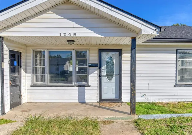 Photo 3 of Single family home for sale at 1245 Dakota St, Norman, OK 73069 | MLS# 1255859 | Listing updated on 2026-10-29