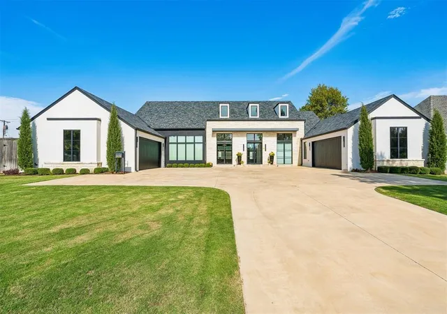 Single family home for sale at 2525 Somerset Pl, Oklahoma City, OK 73116 | MLS# 1255867