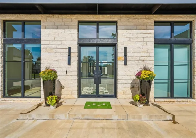 Photo 4 of Single family home for sale at 2525 Somerset Pl, Oklahoma City, OK 73116 | MLS# 1255867 | Listing updated on 2026-10-29
