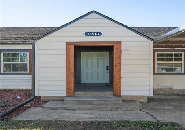 Photo 3 of Single family home for sale at 1208 Sw 37th Street, Oklahoma City, OK 73109 | MLS# 1255871 | Listing updated on 2026-10-29