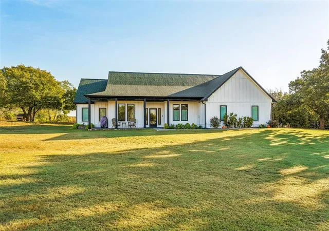 Photo 2 of Single family home for sale at 12501 NE 220th Street, Arcadia, OK 73007 | MLS# 1255881 | Listing updated on 2026-10-29