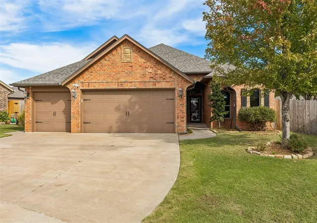 Single family home for sale at 11713 SW 22nd Terrace, Yukon, OK 73099 | MLS# 1255903
