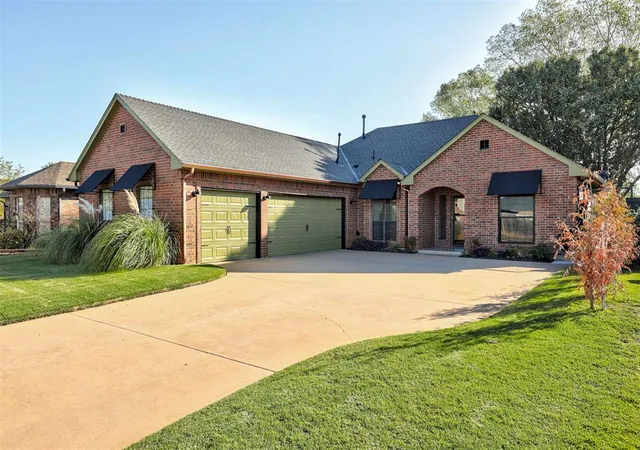 Photo 3 of Single family home for sale at 4828 Rocky Rd, Yukon, OK 73099 | MLS# 1255912 | Listing updated on 2026-10-28
