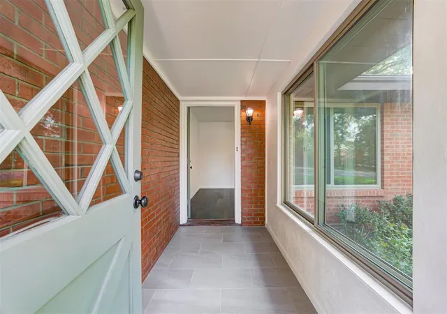 Photo 2 of Single family home for sale at 1000 Liveoak Dr, Edmond, OK 73034 | MLS# 1255916 | Listing updated on 2026-10-31