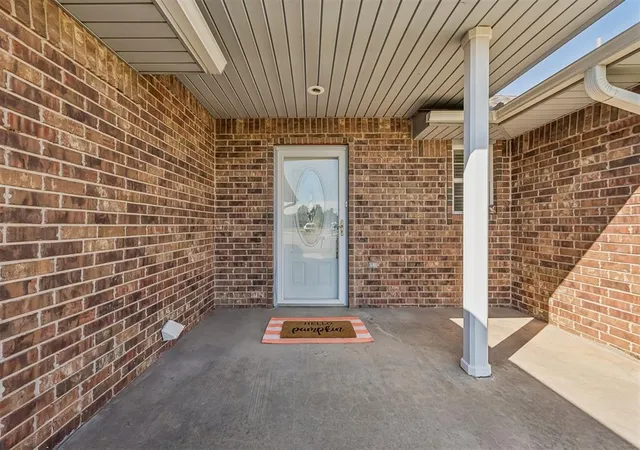 Photo 3 of Single family home for sale at 1932 Aspen Pl, Shawnee, OK 74804 | MLS# 1255928 | Listing updated on 2026-10-29