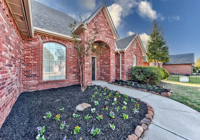 Photo 2 of Single family home for sale at 1017 Hearthstone Dr, Norman, OK 73072 | MLS# 1255930 | Listing updated on 2026-10-29