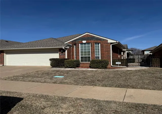 Single family home for sale at 3813 Tudor Cir, Norman, OK 73072 | MLS# 1255936