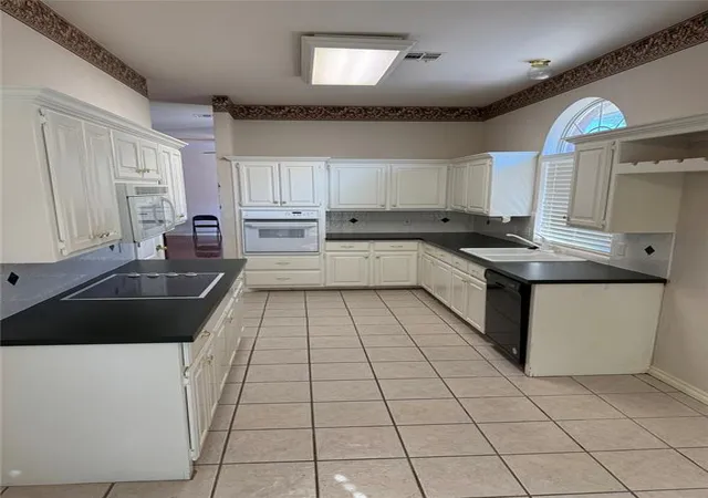Photo 4 of Single family home for sale at 3813 Tudor Cir, Norman, OK 73072 | MLS# 1255936 | Listing updated on 2026-10-29
