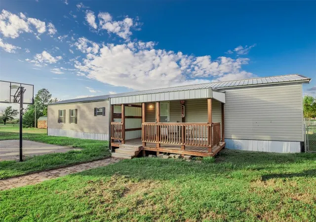 Single family home for sale at 104 Savanna Sq, Shawnee, OK 74804 | MLS# 1255939