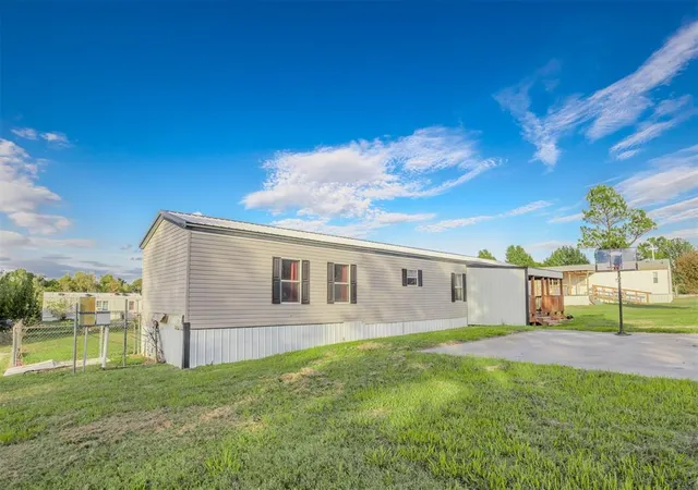 Photo 3 of Single family home for sale at 104 Savanna Sq, Shawnee, OK 74804 | MLS# 1255939 | Listing updated on 2026-10-29