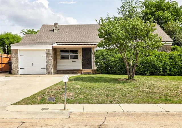 Single family home for sale at 1440 Johnston Dr, Oklahoma City, OK 73119 | MLS# 1255944