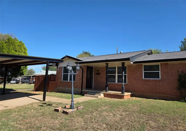 Single family home for sale at 617 NW 1st Street, Moore, OK 73160 | MLS# 1255971