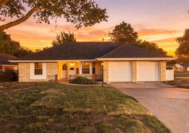 Single family home for sale at 11712 Hastings Ave, Yukon, OK 73099 | MLS# 1255981