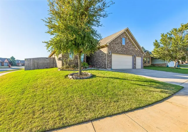 Photo 3 of Single family home for sale at 9100 NW 91st Circle, Yukon, OK 73099 | MLS# 1255984 | Listing updated on 2026-10-31