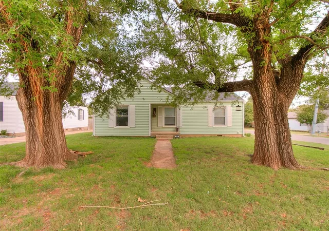 Photo 1 of Single family home for sale at 425 S 9th Street, Yukon, OK 73099 | MLS# 1255995 | Listing updated on 2026-10-29