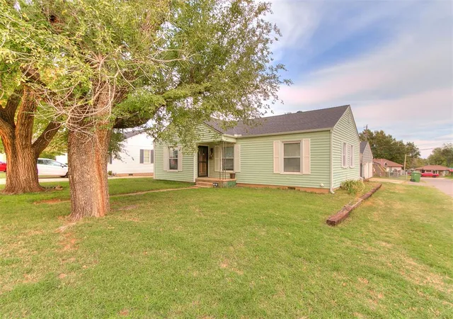 Photo 2 of Single family home for sale at 425 S 9th Street, Yukon, OK 73099 | MLS# 1255995 | Listing updated on 2026-10-29
