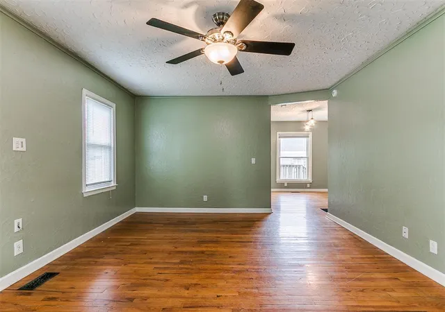 Photo 3 of Single family home for sale at 425 S 9th Street, Yukon, OK 73099 | MLS# 1255995 | Listing updated on 2026-10-29