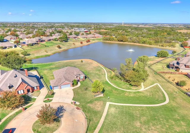 Photo 3 of Single family home for sale at 300 Summit Way, Norman, OK 73071 | MLS# 1256001 | Listing updated on 2026-10-29