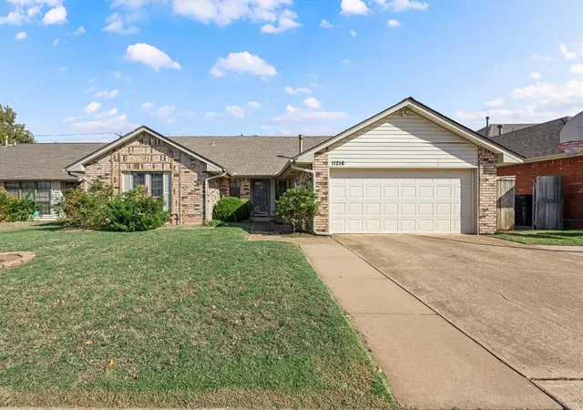 Single family home for sale at 11216 Cimarron Dr, Oklahoma City, OK 73162 | MLS# 1256002