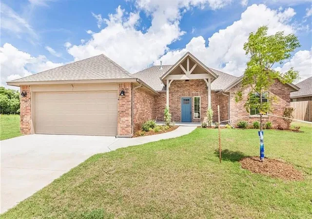 Single family home for sale at 8908 Stacy Lynn Ln, Yukon, OK 73099 | MLS# 1256003