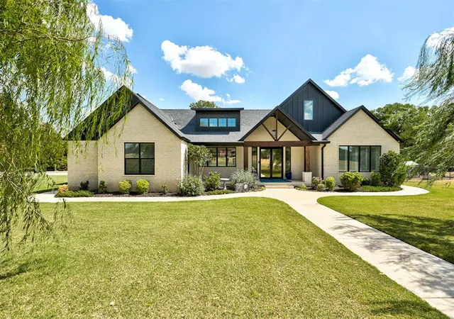 Photo 1 of Single family home for sale at 15540 Valley Dr, Piedmont, OK 73078 | MLS# 1256004 | Listing updated on 2026-10-30