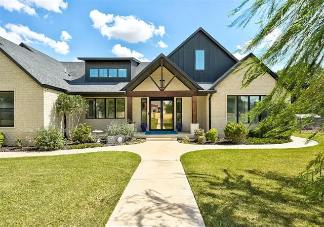 Photo 2 of Single family home for sale at 15540 Valley Dr, Piedmont, OK 73078 | MLS# 1256004 | Listing updated on 2026-10-30