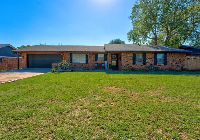 Single family home for sale at 1601 Ken Dr, Guthrie, OK 73044 | MLS# 1256012
