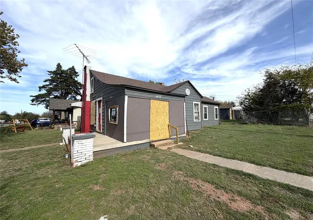 Single family home for sale at 1427 S 14th Street, Chickasha, OK 73018 | MLS# 1256030
