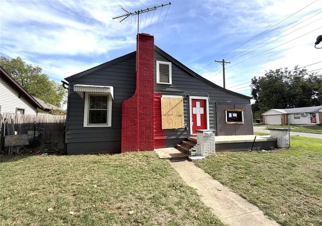 Photo 1 of Single family home for sale at 1427 S 14th Street, Chickasha, OK 73018 | MLS# 1256030 | Listing updated on 2026-10-29