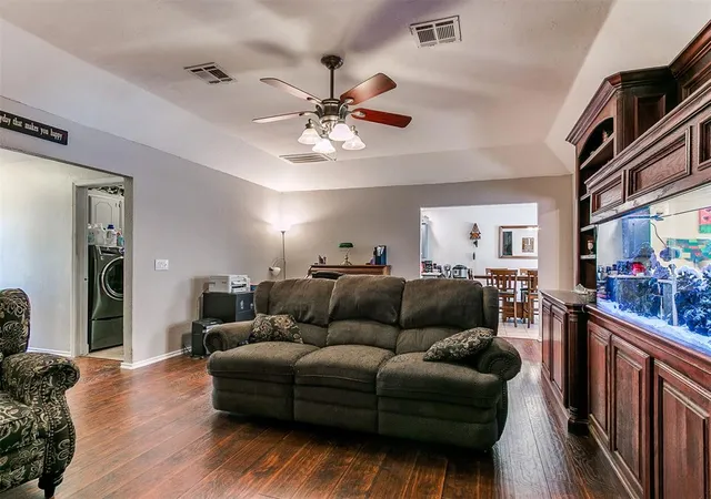 Photo 4 of Single family home for sale at 725 Saint Charles St, Moore, OK 73160 | MLS# 1256033 | Listing updated on 2026-10-29