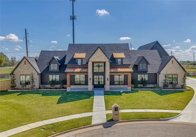 Single family home for sale at 4700 Rustic Trl, Moore, OK 73160 | MLS# 1256053
