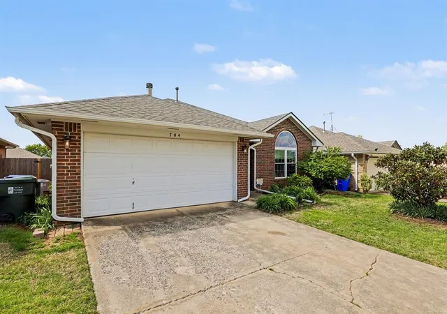 Single family home for sale at 704 Tioga Cir, Norman, OK 73071 | MLS# 1256080