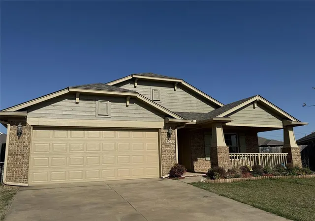Single family home for sale at 19013 Hecho Dr, Edmond, OK 73012 | MLS# 1256092