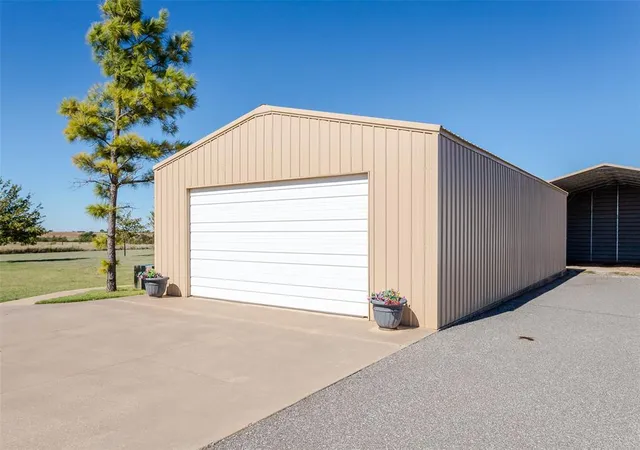 Photo 4 of Single family home for sale at 18578 W Camp Dr, Cashion, OK 73016 | MLS# 1256130 | Listing updated on 2026-10-30