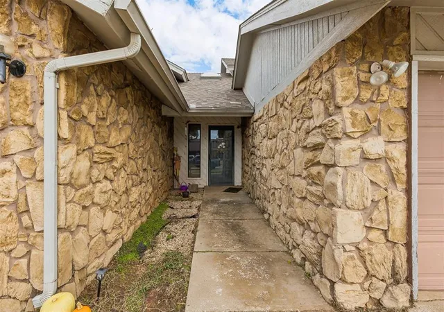 Photo 1 of House for sale at 7404 Kings Manor Ct, Oklahoma City, OK 73132 | MLS# 1256205 | Listing updated on 2026-10-30