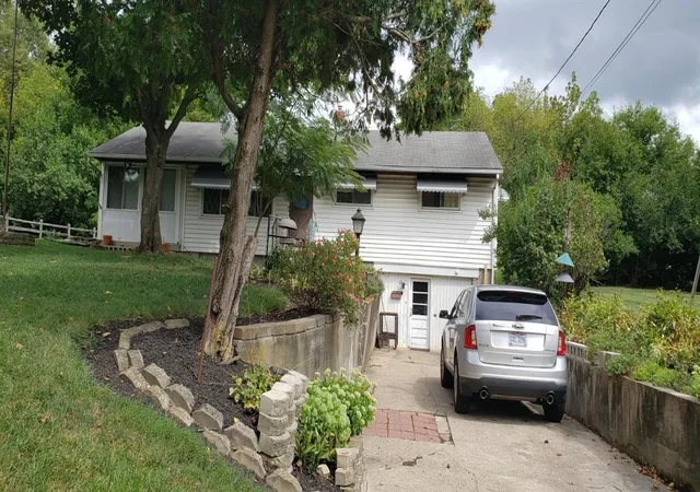 Photo 1 of Sale Pending at 209 Burton Rd, Middletown, OH 45044 | MLS# 1676673 | Listing updated on 2026-08-07