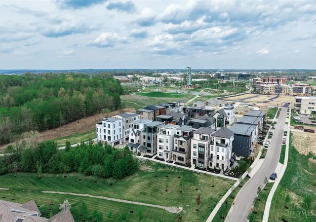 Homes for sale in Blue Ash, OH | 4234 Parkview Dr #3C, Blue Ash, OH 45242 | MLS# 1831086