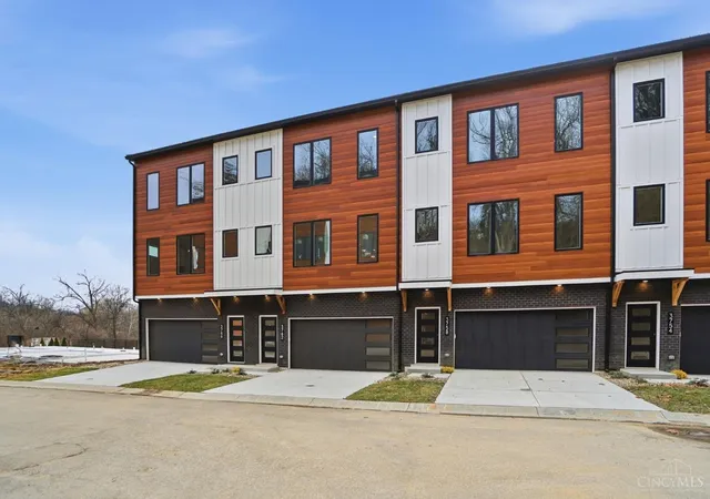 3rd image of 3762 Miami Run #14, Mariemont, OH 45227 | MLS# 1841155