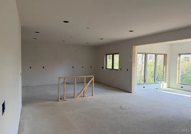 Photo 2 of Sale Pending at 9835 Orchard Trl #LT29, Montgomery, OH 45242 | MLS# 1848593 | Listing updated on 2025-12-31