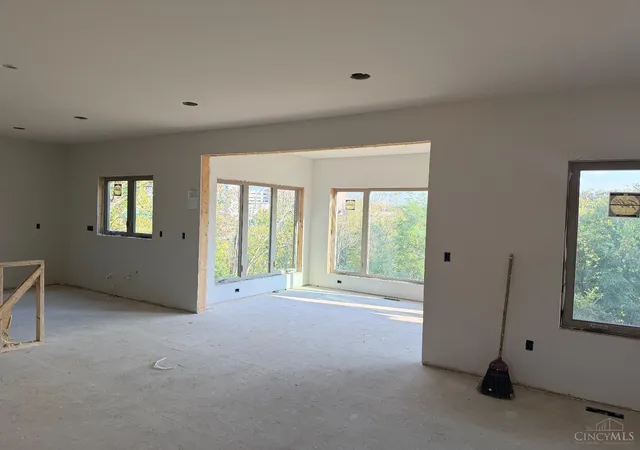 Photo 3 of Sale Pending at 9835 Orchard Trl #LT29, Montgomery, OH 45242 | MLS# 1848593 | Listing updated on 2025-12-31