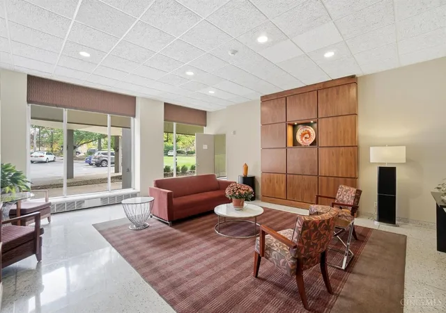 4th image of 2324 Madison Rd #403, Cincinnati, OH 45208 | MLS# 1860234