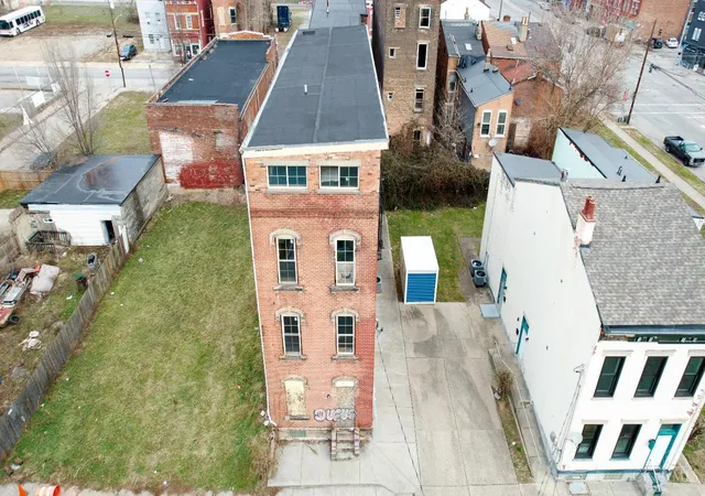 Homes for sale in Cincinnati, OH | 818 Livingston St, Cincinnati, OH 45214