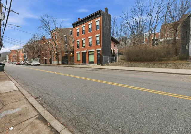 1st image of 142 E Clifton Ave, Cincinnati, OH 45202 | MLS# 1867097