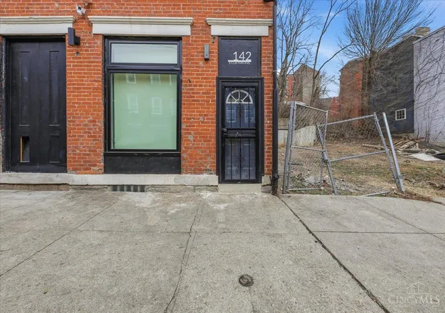 3rd image of 142 E Clifton Ave, Cincinnati, OH 45202 | MLS# 1867097