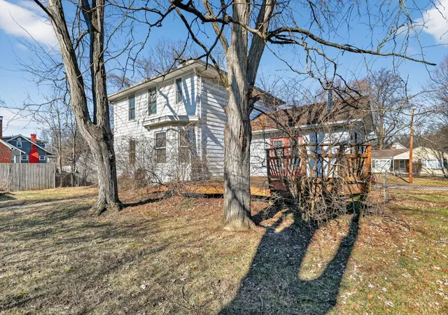 Listing Photo 4 - Condo for sale in building located at 1461 Kinney Ave, Cincinnati, OH 45231