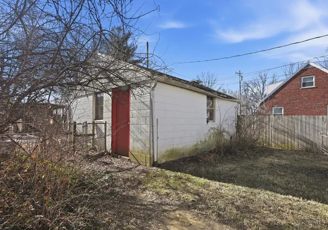 Listing Photo 5 - Condo for sale in building located at 1461 Kinney Ave, Cincinnati, OH 45231