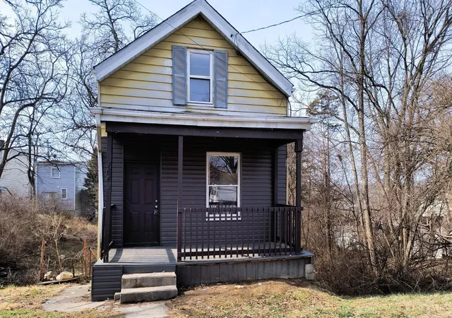 Homes for sale in Cincinnati, OH | 1647 Dewey Ave, Cincinnati, OH 45205 | MLS# 1868954